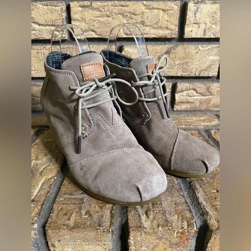 Taupe Tom wedges‎